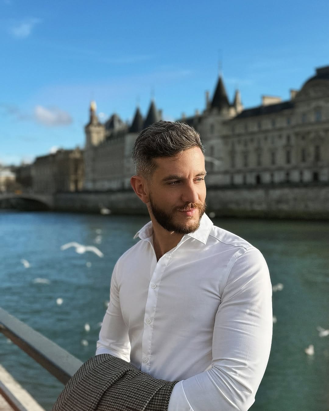 Post 9 by Lucas Dumoulin on Instagram (carousel)