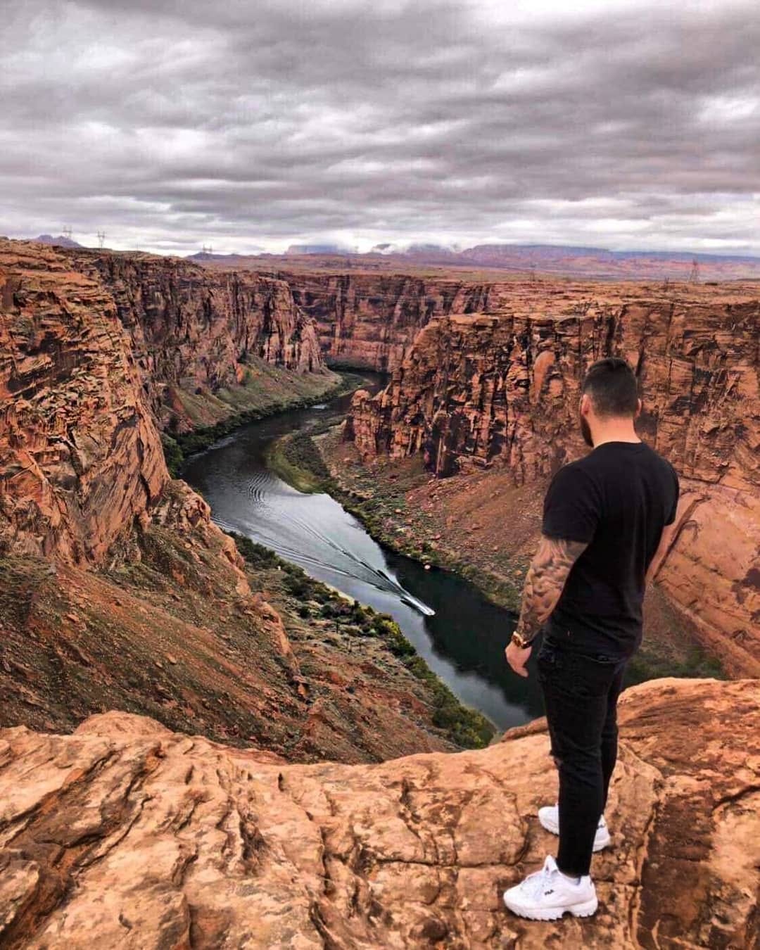 Post 5 by Loïc on Instagram (image)
