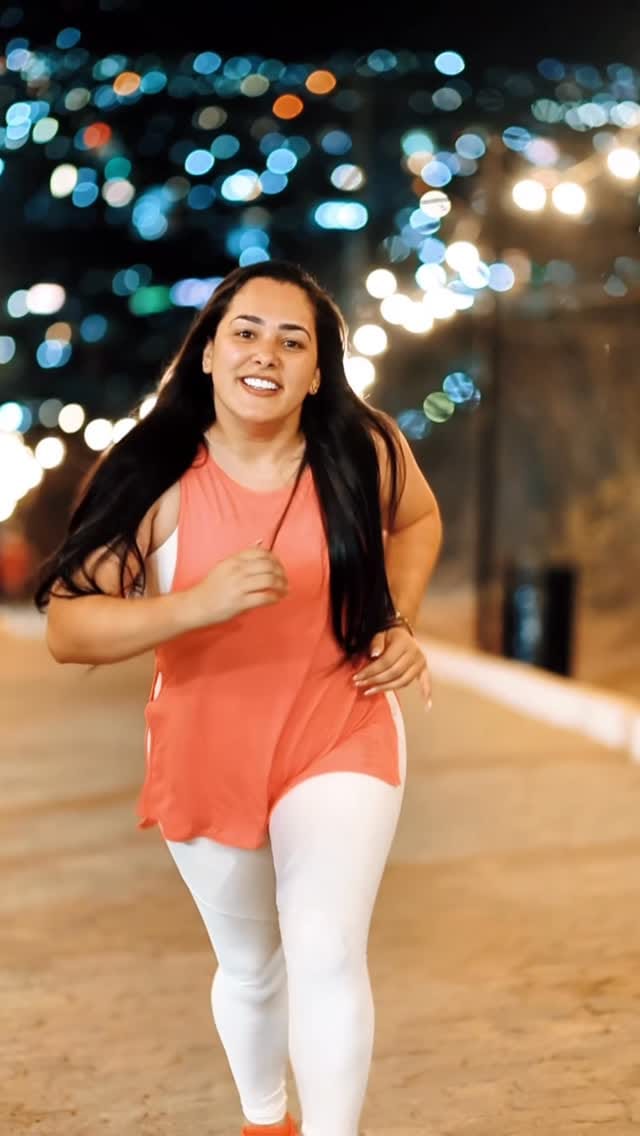 Post 1 by Thayla Marcela on Instagram (video)