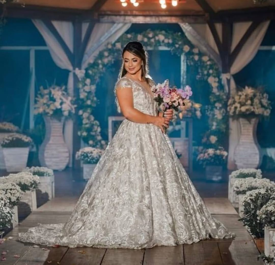 Post 2 by Vestido de Noiva (Loiany Lima) on Instagram (image)