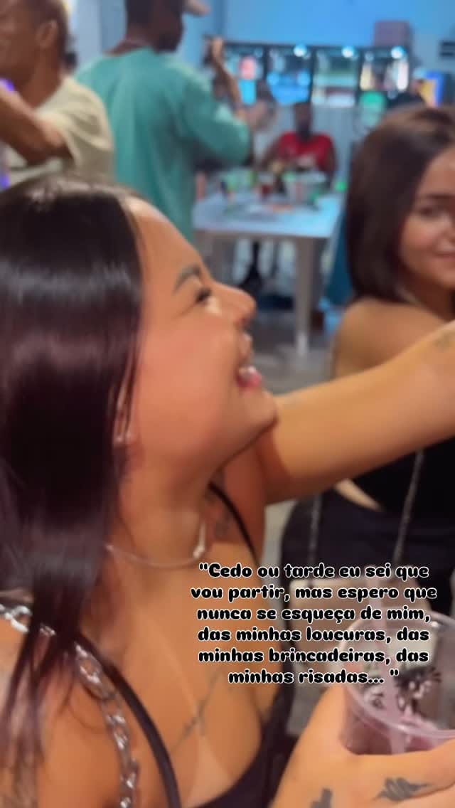 Post 6 by Flavia Souza on Instagram (video)