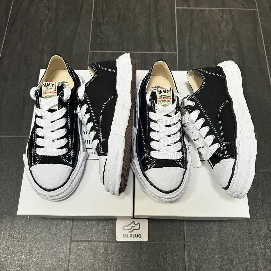 Post 1 by SNEAKER & STREETWEAR on Instagram (carousel)