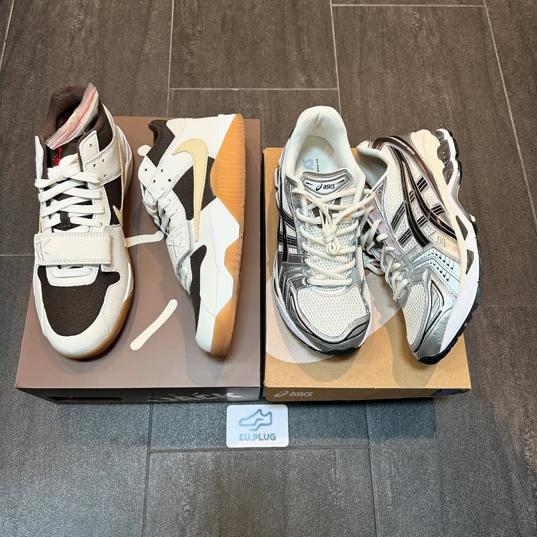 Post 4 by SNEAKER & STREETWEAR on Instagram (carousel)