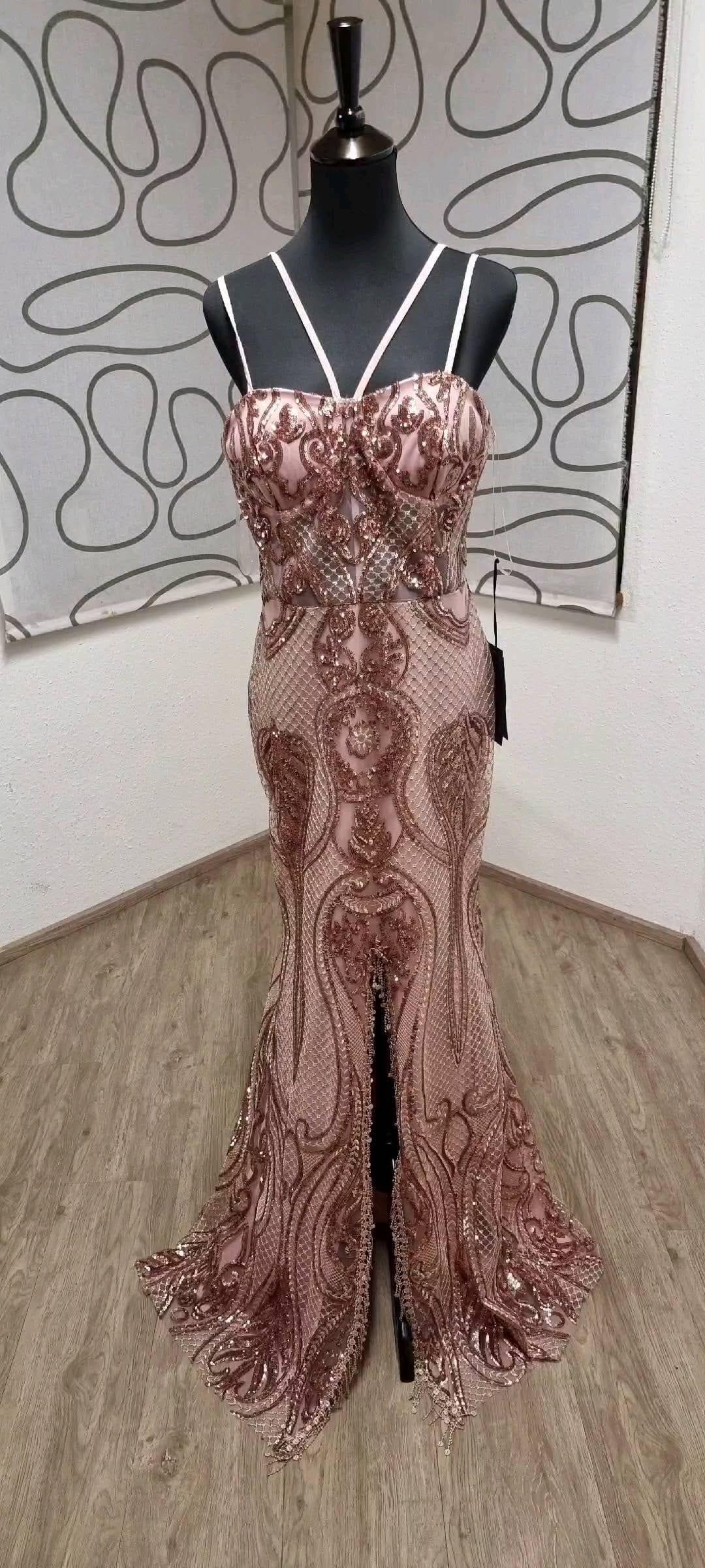 Post 1 by 💕 We Love Fashion💕  @gamzetulu on Instagram (video)