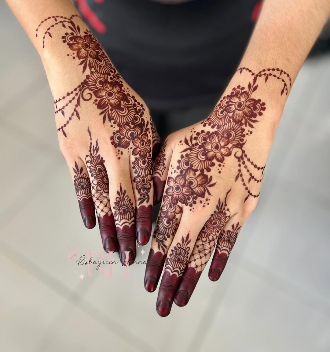 Post 2 by @syamiza___ on Instagram (image)