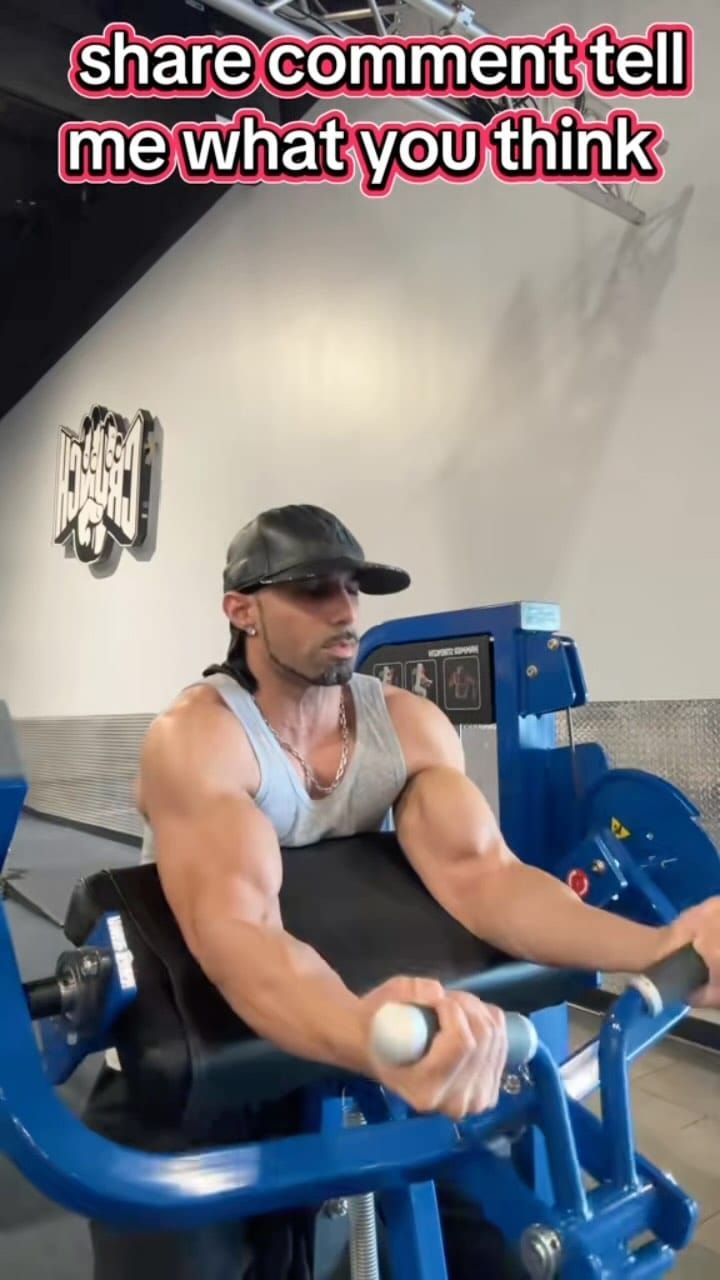 Post 2 by 𝙄𝙫𝙤𝙧𝙮 𝘽. 𝙡𝙤𝙣𝙙𝙤𝙣 ll ✹ on Instagram (video)