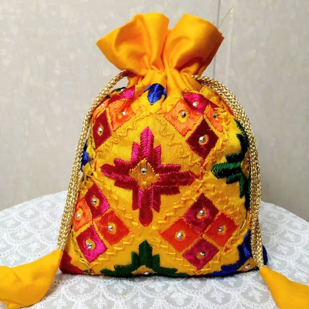 Post 9 by Phulkari Suits and Dupattas on Instagram (carousel)