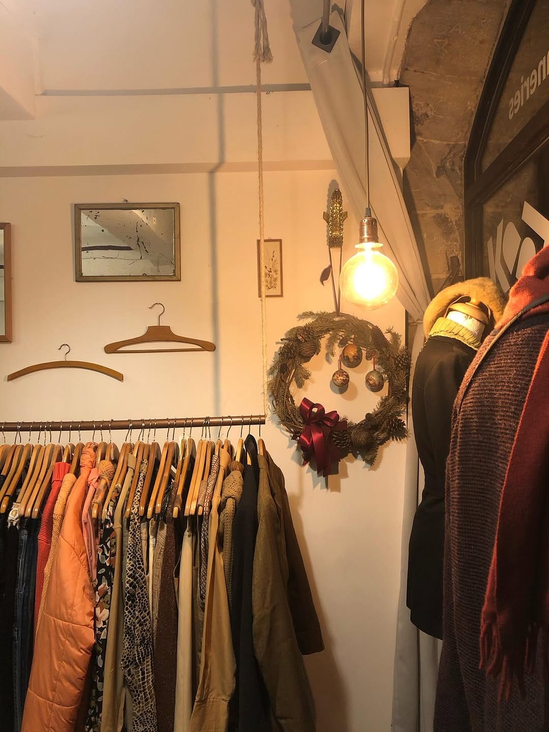Post 8 by LOOK-VINTAGE on Instagram (carousel)