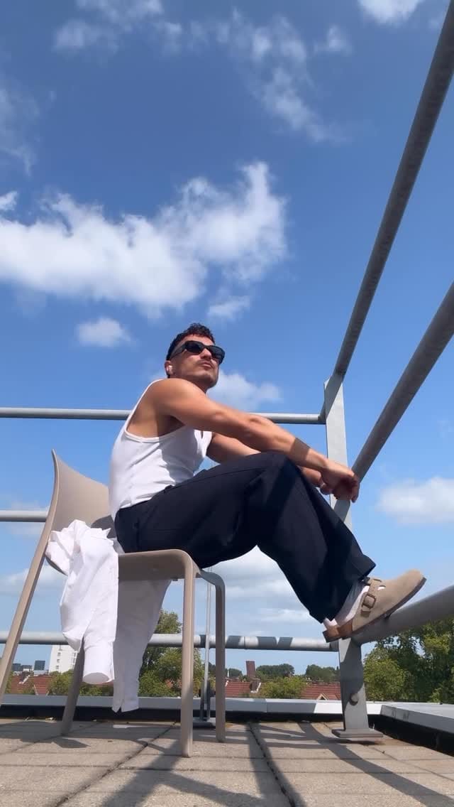 Post 6 by D I O R   D O N O V A N on Instagram (video)