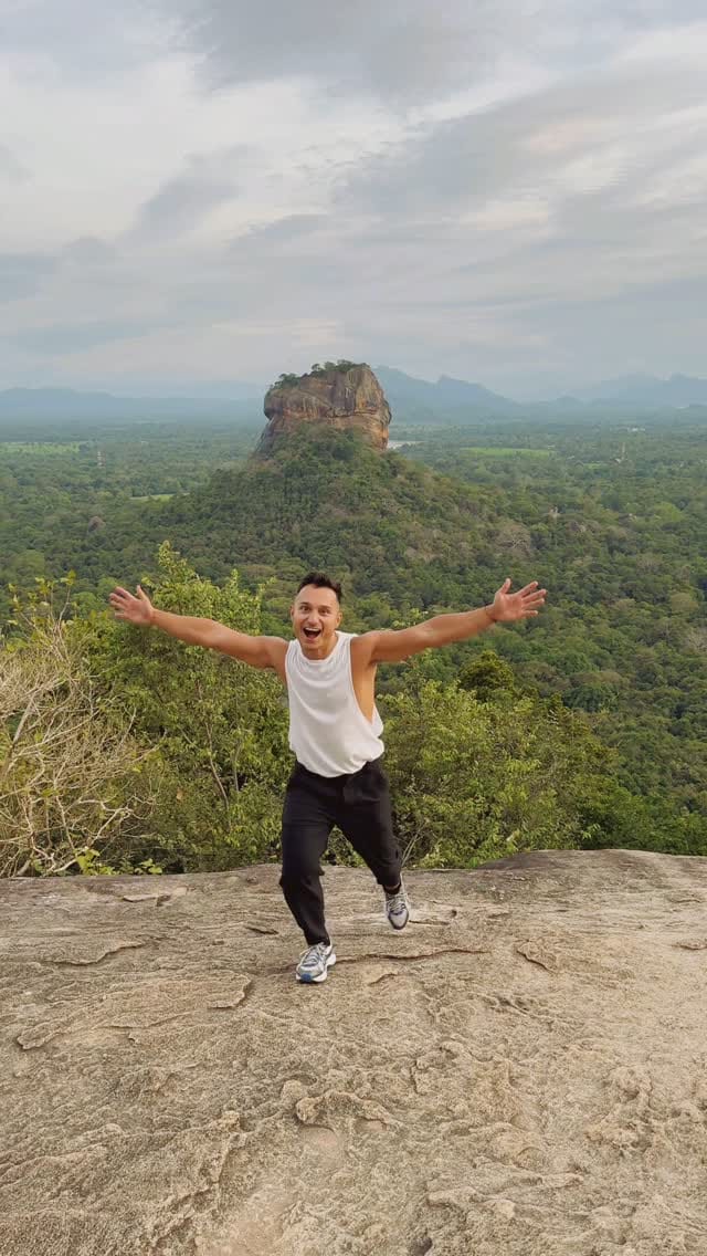 Post 9 by D I O R   D O N O V A N on Instagram (video)