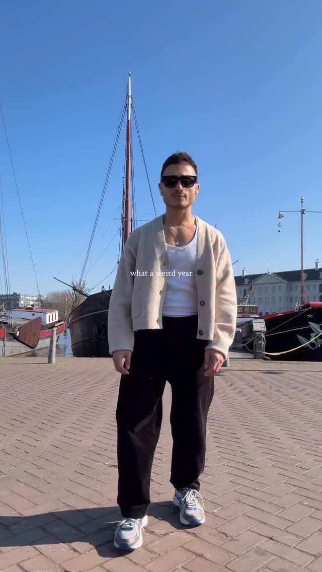 Post 2 by D I O R   D O N O V A N on Instagram (video)