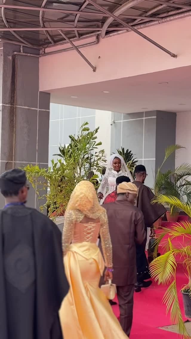 Post 4 by ILORIN LUXURY ABAYA’S & SCARFS VENDOR on Instagram (video)