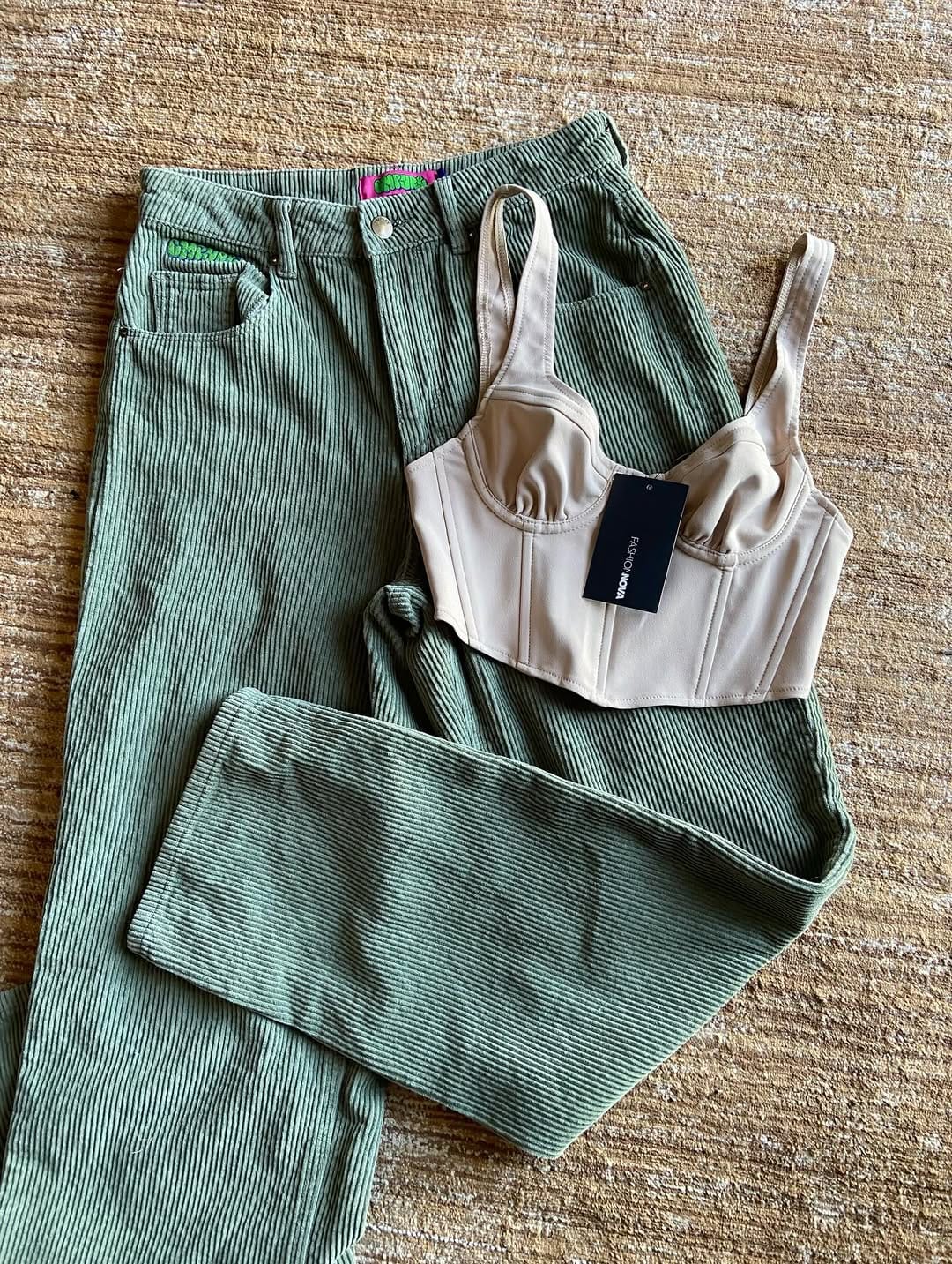 Post 7 by Ropa Retro/vintage🍉 on Instagram (carousel)