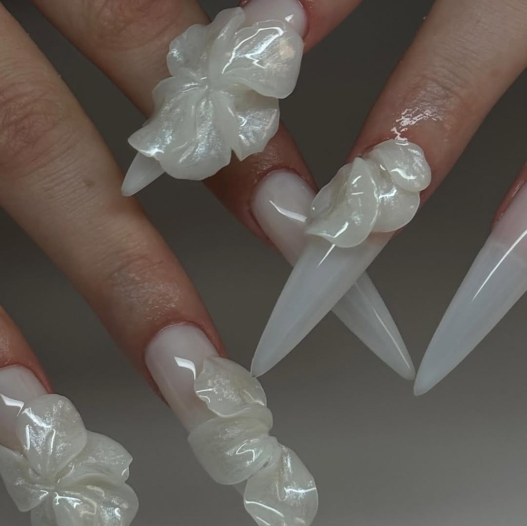 Post 9 by @yishaynails on Instagram (carousel)