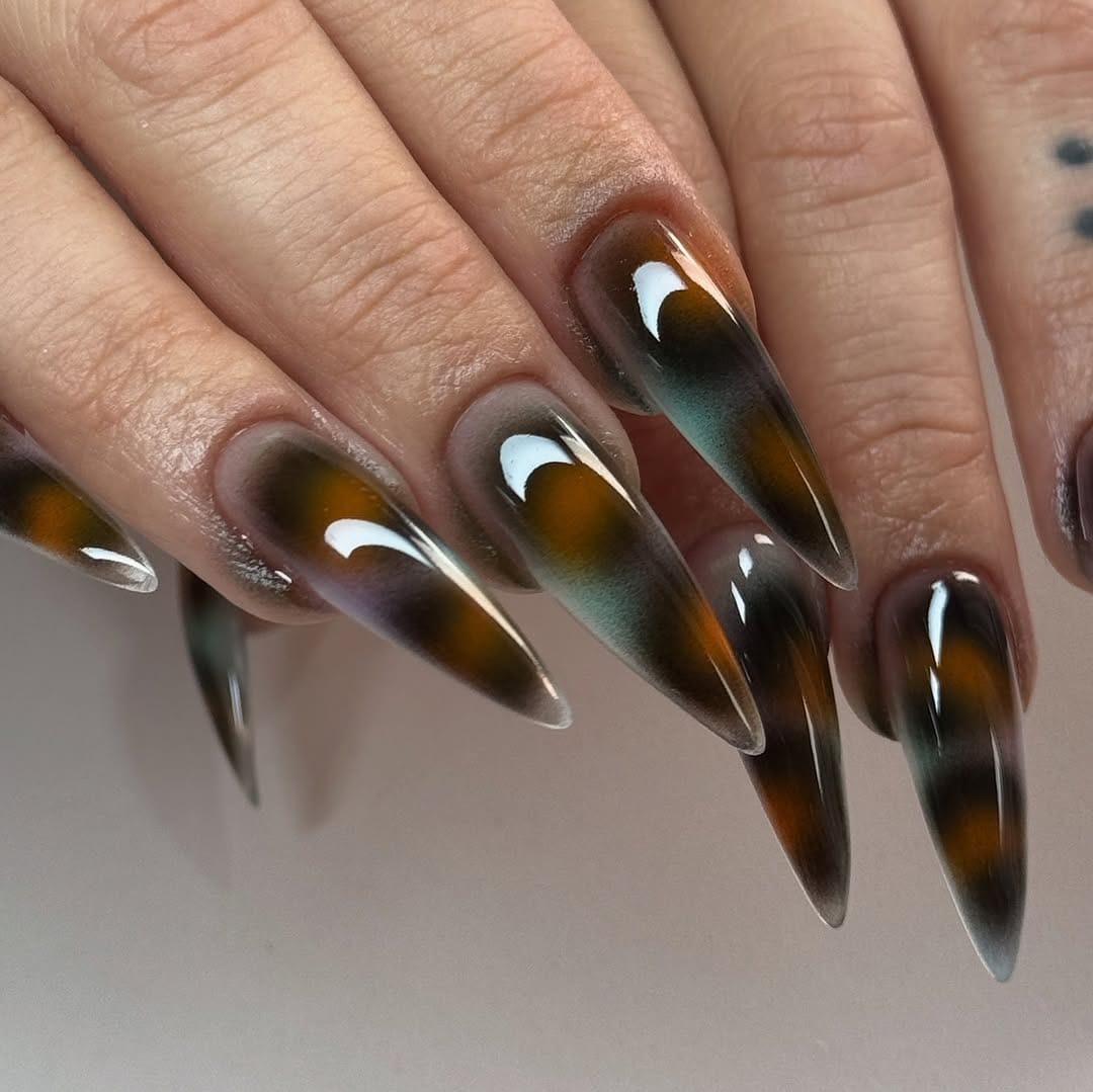 Post 6 by @yishaynails on Instagram (carousel)