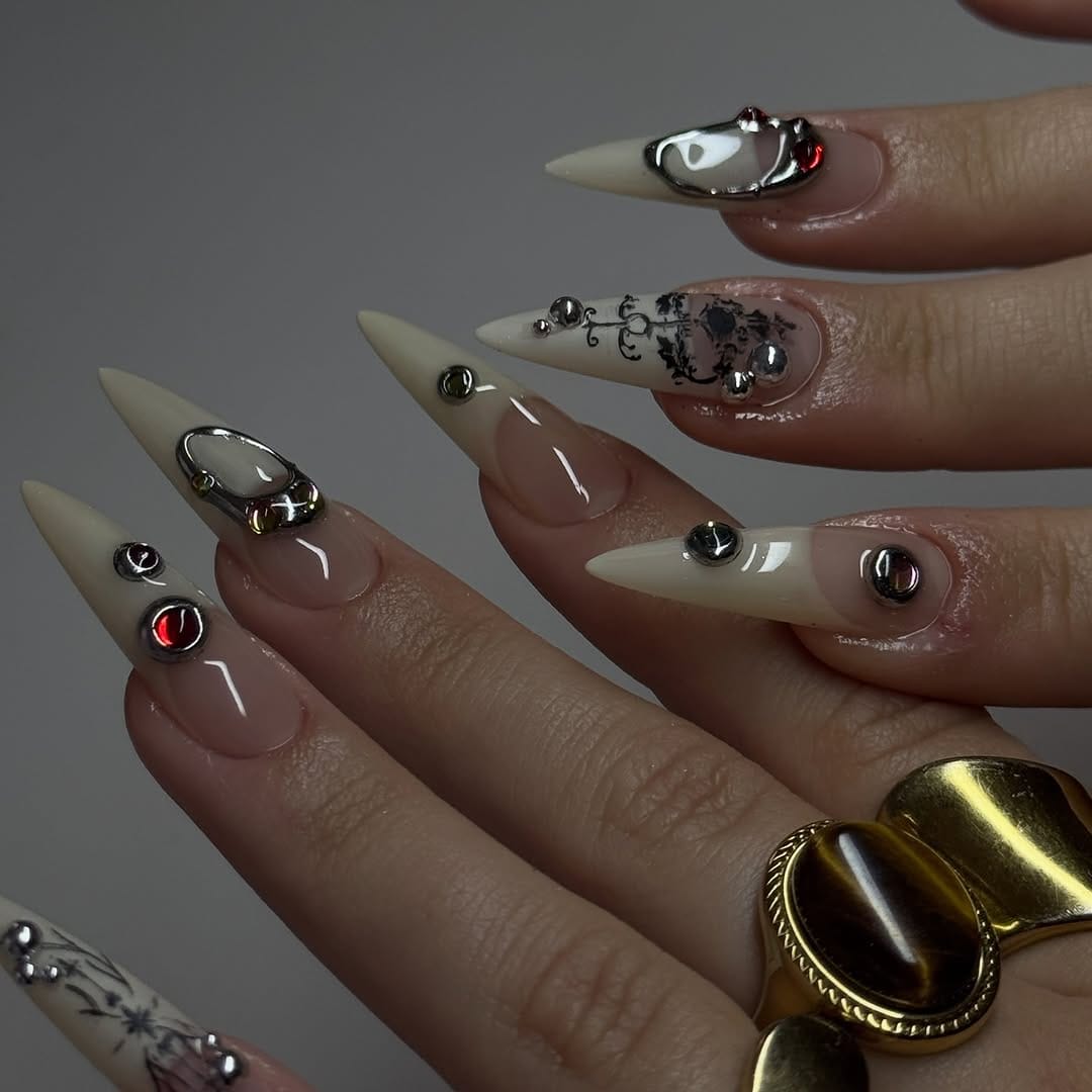 Post 4 by @yishaynails on Instagram (carousel)