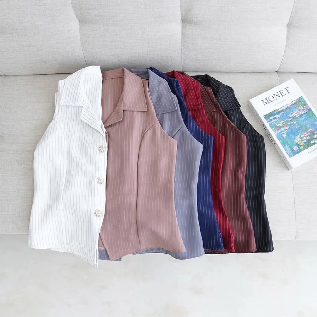 Post 9 by July Store on Instagram (carousel)