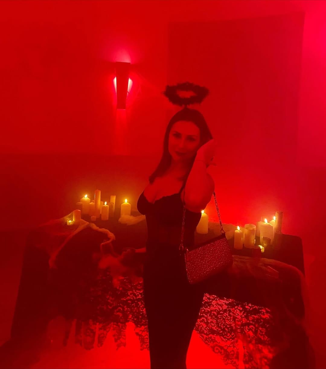 Post 10 by 𝙁𝙡𝙖𝙫𝙞𝙖 💫 on Instagram (carousel)