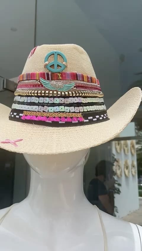 Post 1 by Sunami Beachwear OFICIAL on Instagram (video)