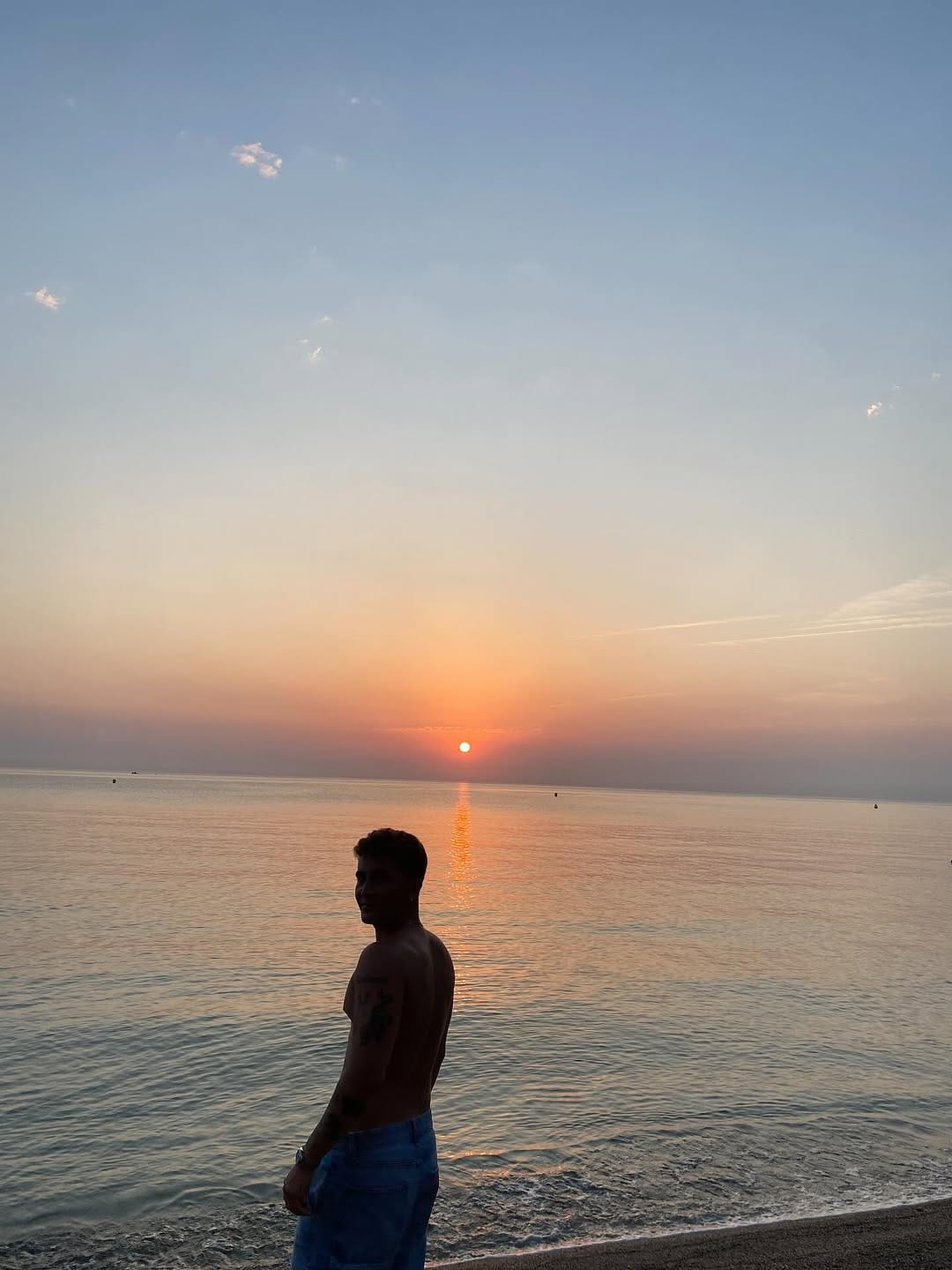 Post 1 by 𝑵𝒊𝒍 𝒁𝒖𝒓𝒊𝒕𝒂 on Instagram (carousel)