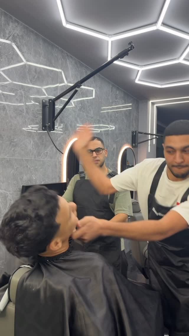 Post 7 by BARCELONA BARBER💈 on Instagram (video)