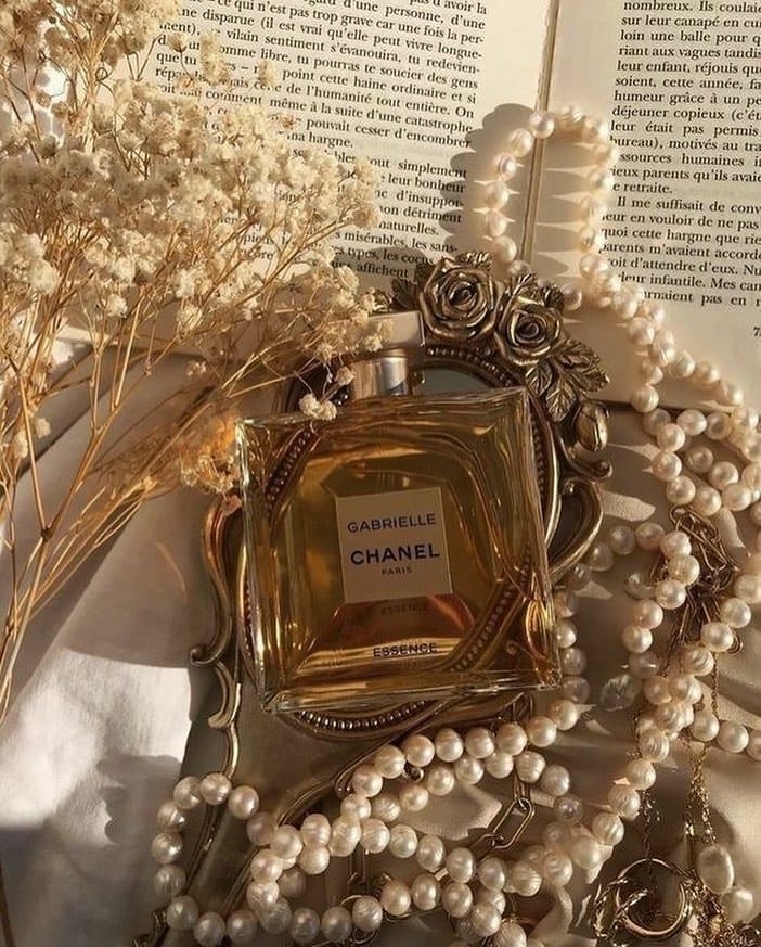 Post 5 by P A R I S I E N N E   M O D E on Instagram (image)