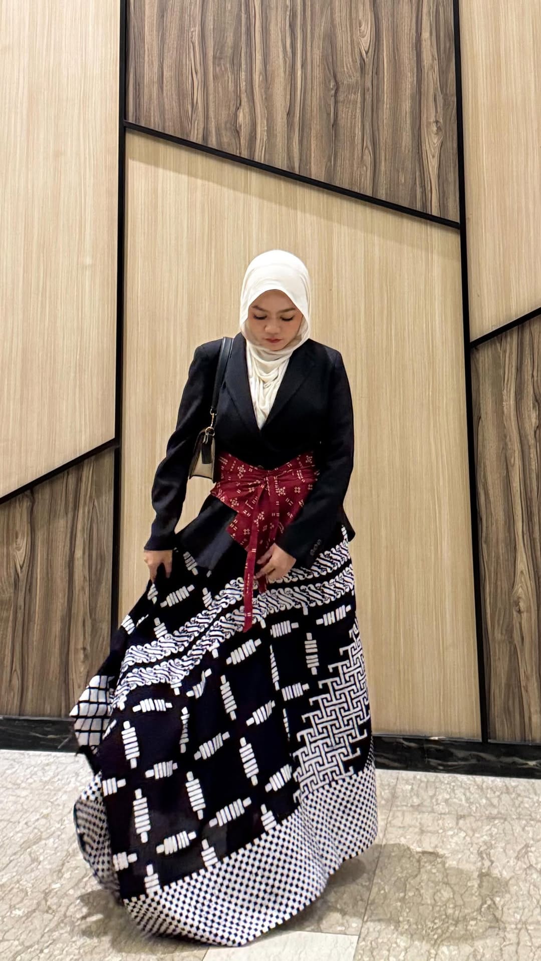 Post 5 by Aisyah Rezki Azhari on Instagram (video)