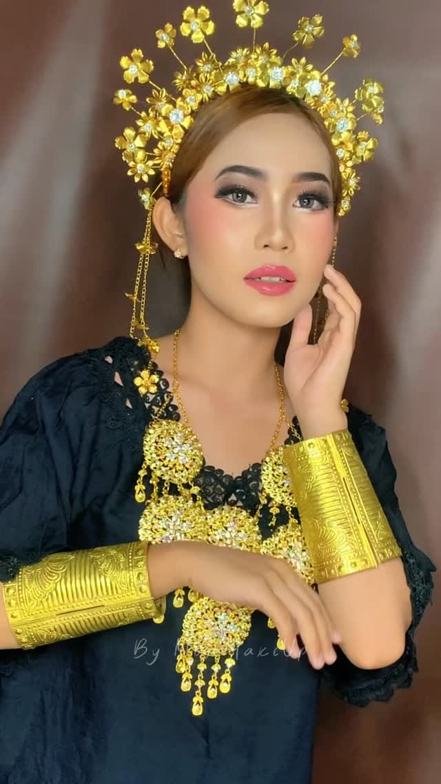 Post 7 by MAKE UP WEDDING|LAMARAN|PREWED|WISUDA|DLL on Instagram (video)