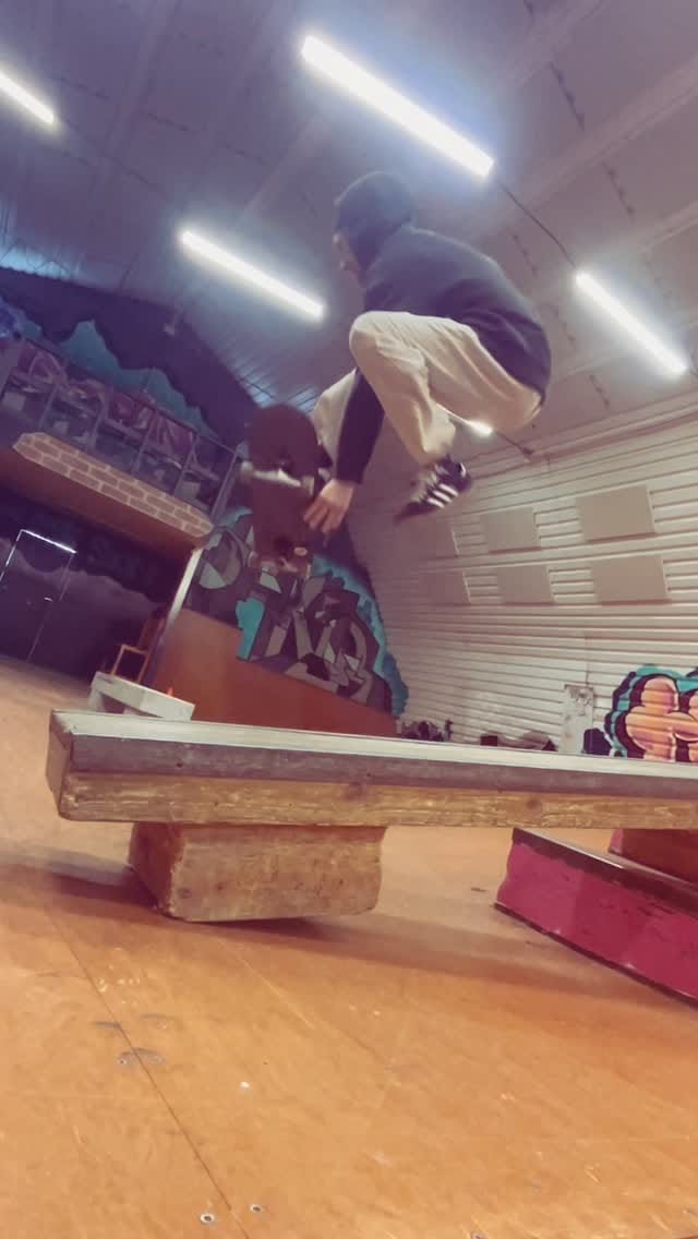 Post 6 by Sk8Tpy on Instagram (video)