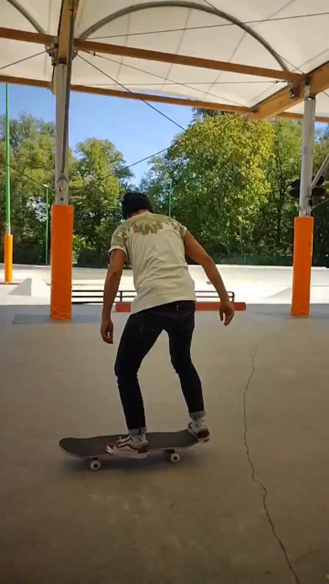 Post 7 by Sk8Tpy on Instagram (video)