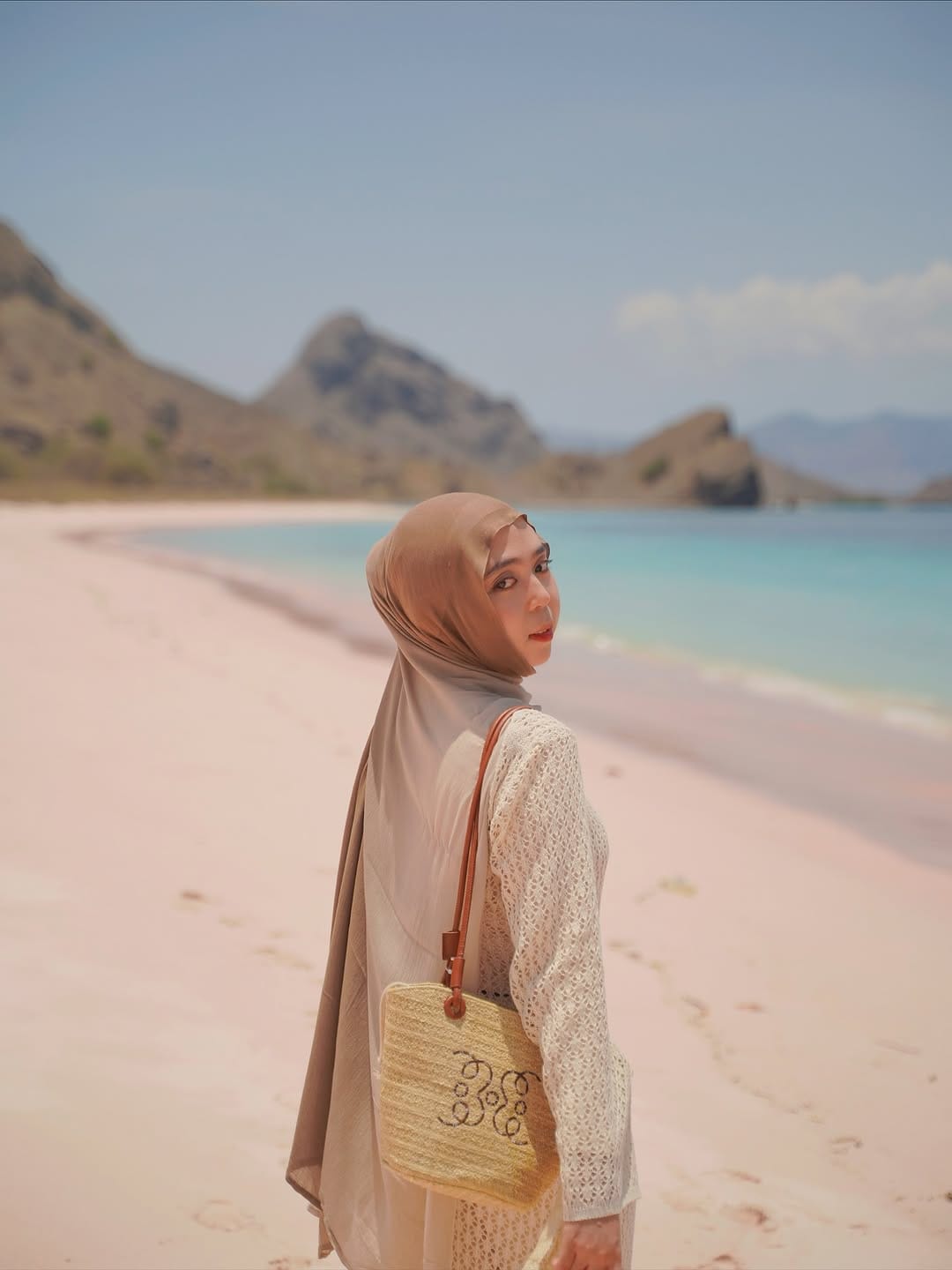 Post 2 by Photographer Videographer Labuan Bajo 🇮🇩 on Instagram (carousel)