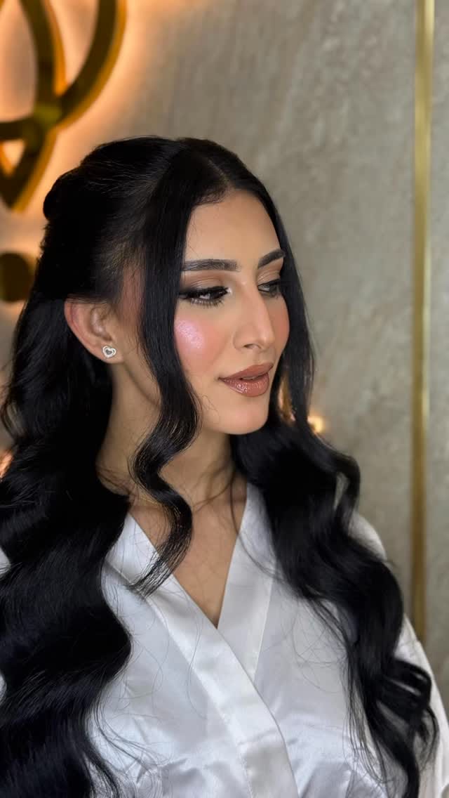 Post 4 by Floral Beauty Lounge on Instagram (video)