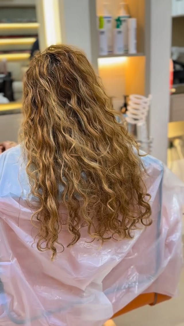 Post 7 by Floral Beauty Lounge on Instagram (video)