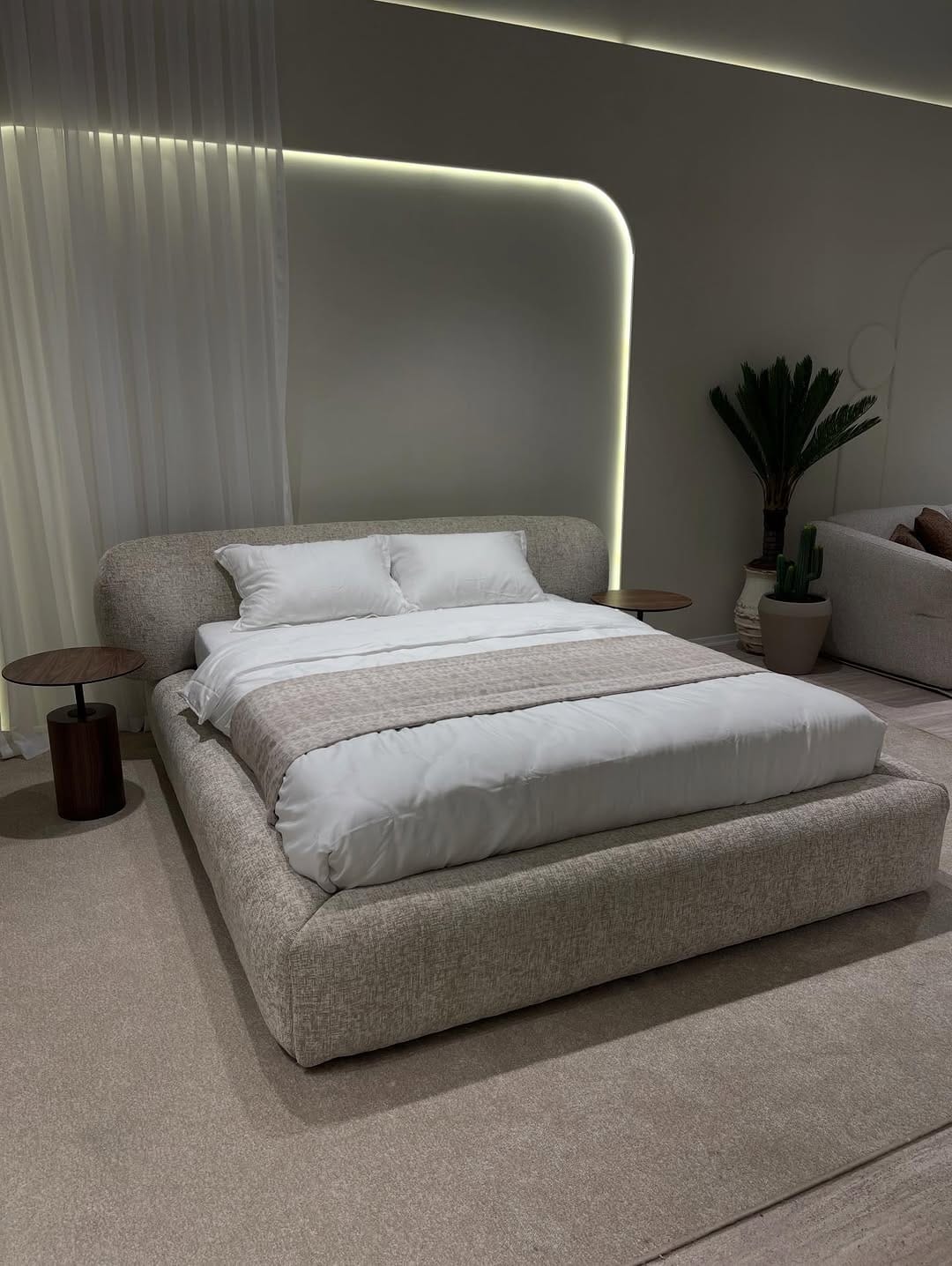 Post 3 by Magasin de meuble à BORDEAUX Canapés, Lits, Tables, Chaises on Instagram (image)