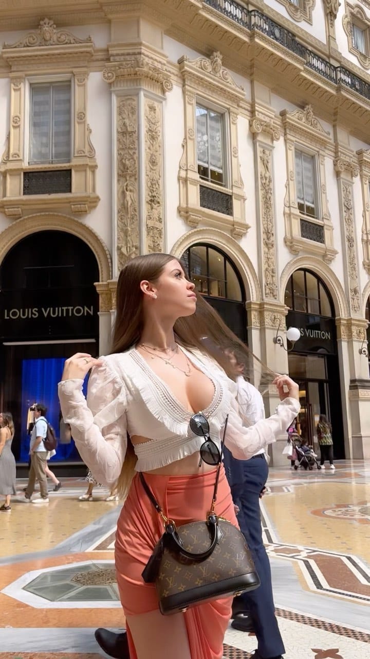 Post 8 by 𝐏𝐚𝐦𝐞𝐥𝐚 𝐏𝐚𝐫𝐤𝐞𝐫 🌹 on Instagram (video)