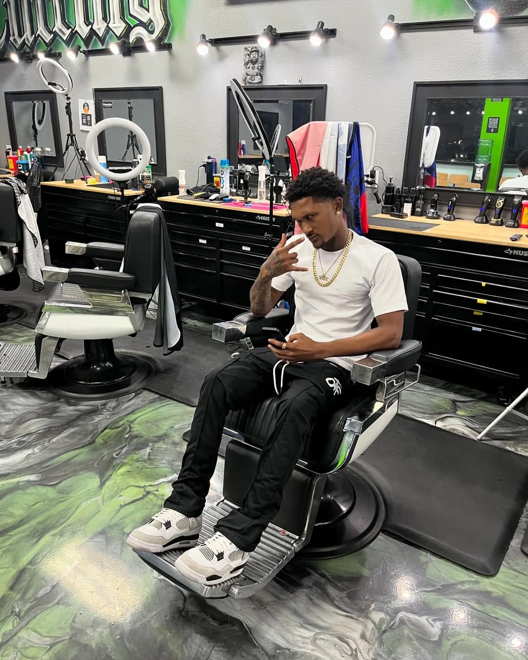 Post 4 by 💸Yae 💸 on Instagram (carousel)