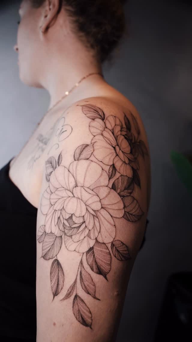 Post 6 by LOVE IS PAIN TATTOOLOUNGE® on Instagram (video)