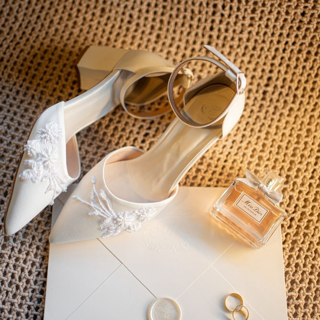 Post 1 by SAPATOS DE NOIVA & FESTA 👰✨ on Instagram (carousel)