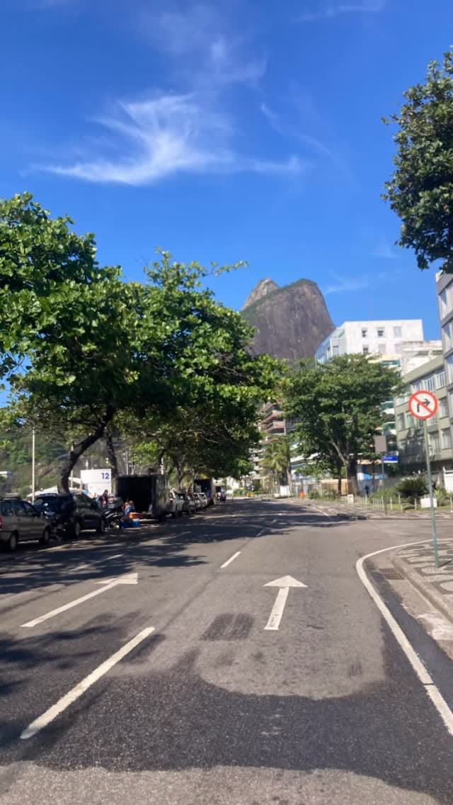 Post 7 by Flavia Oliveira Parks on Instagram (video)