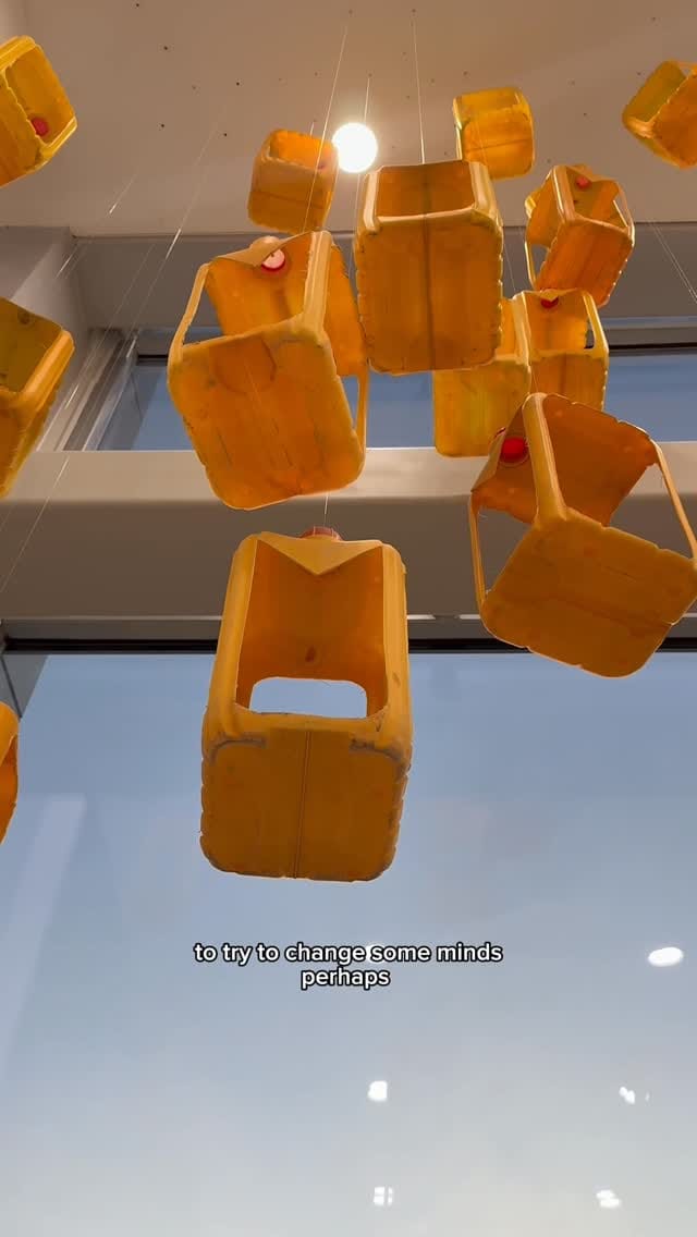 Post 3 by B I N E L D E  H Y R C A N on Instagram (video)