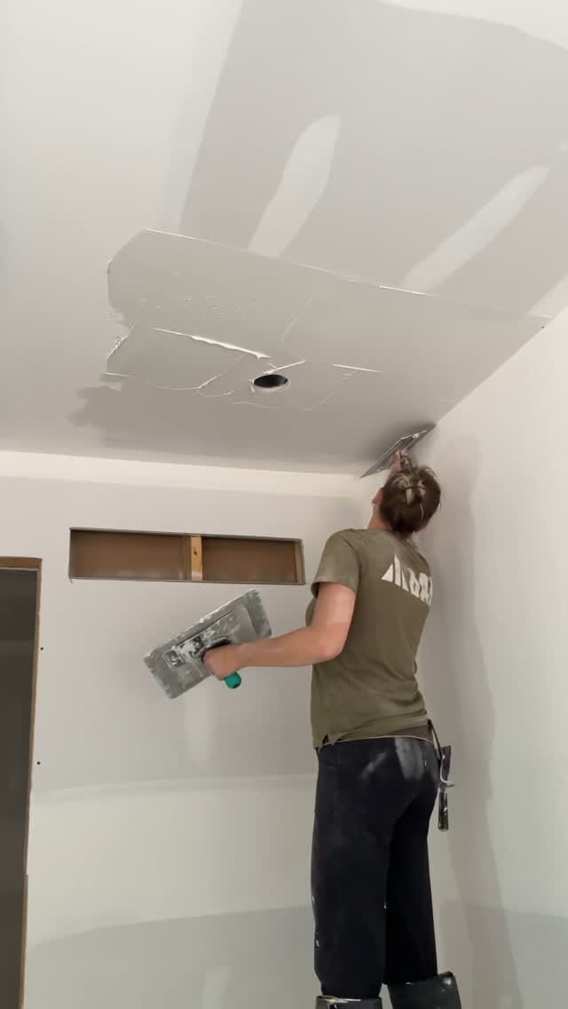 Post 10 by Nela Trowels Ireland on Instagram (video)