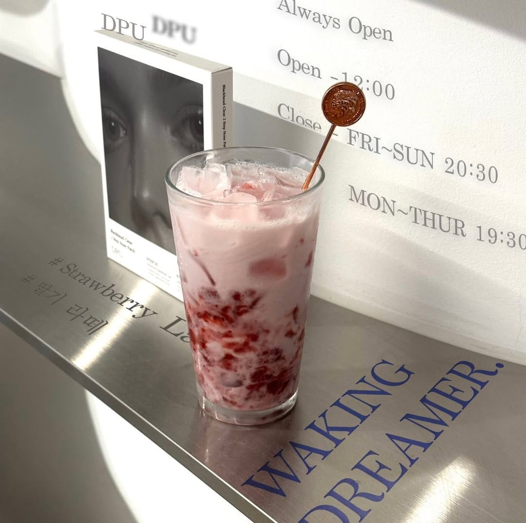 Post 4 by 웨이킹 드리머 Waking Dreamer on Instagram (image)