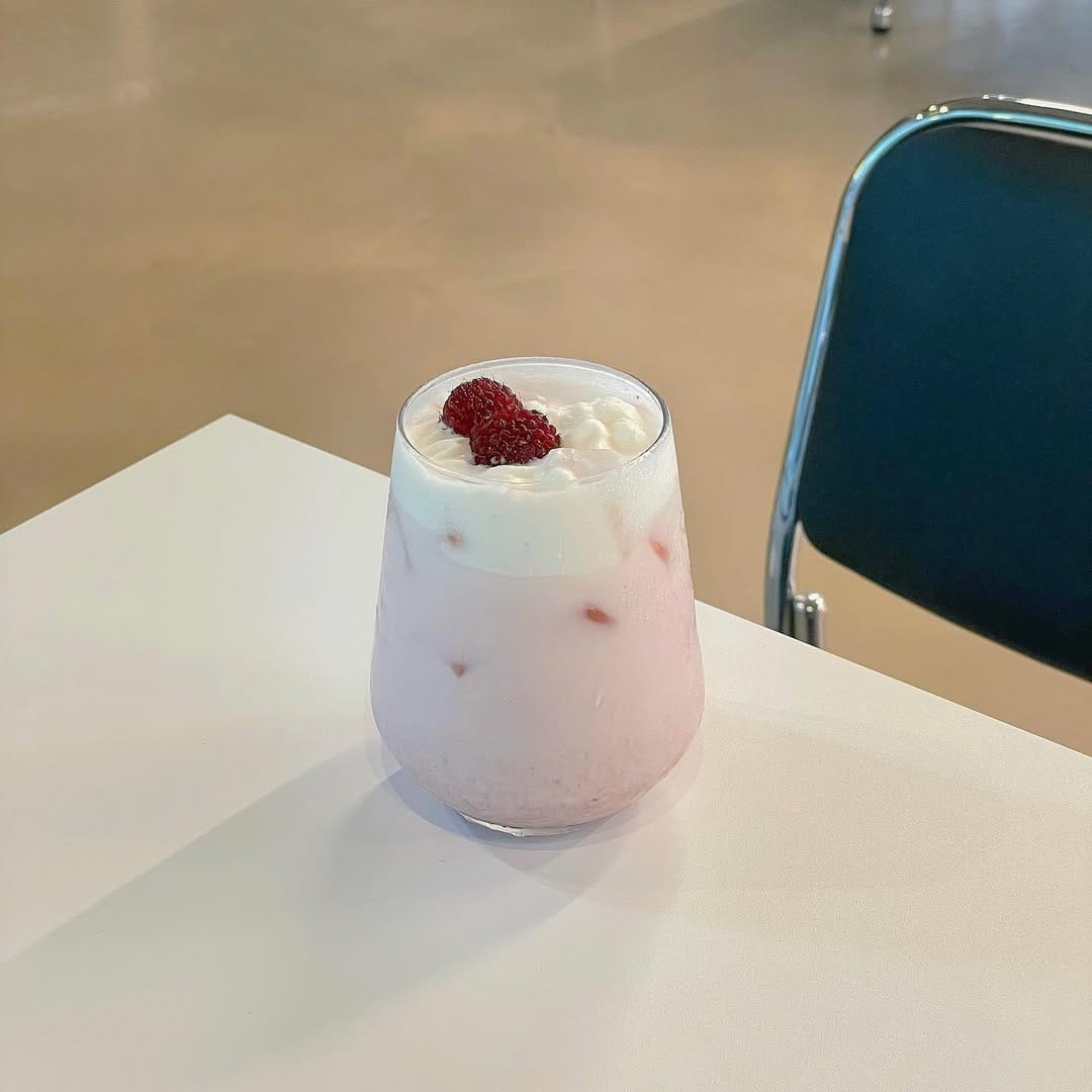 Post 10 by 웨이킹 드리머 Waking Dreamer on Instagram (image)
