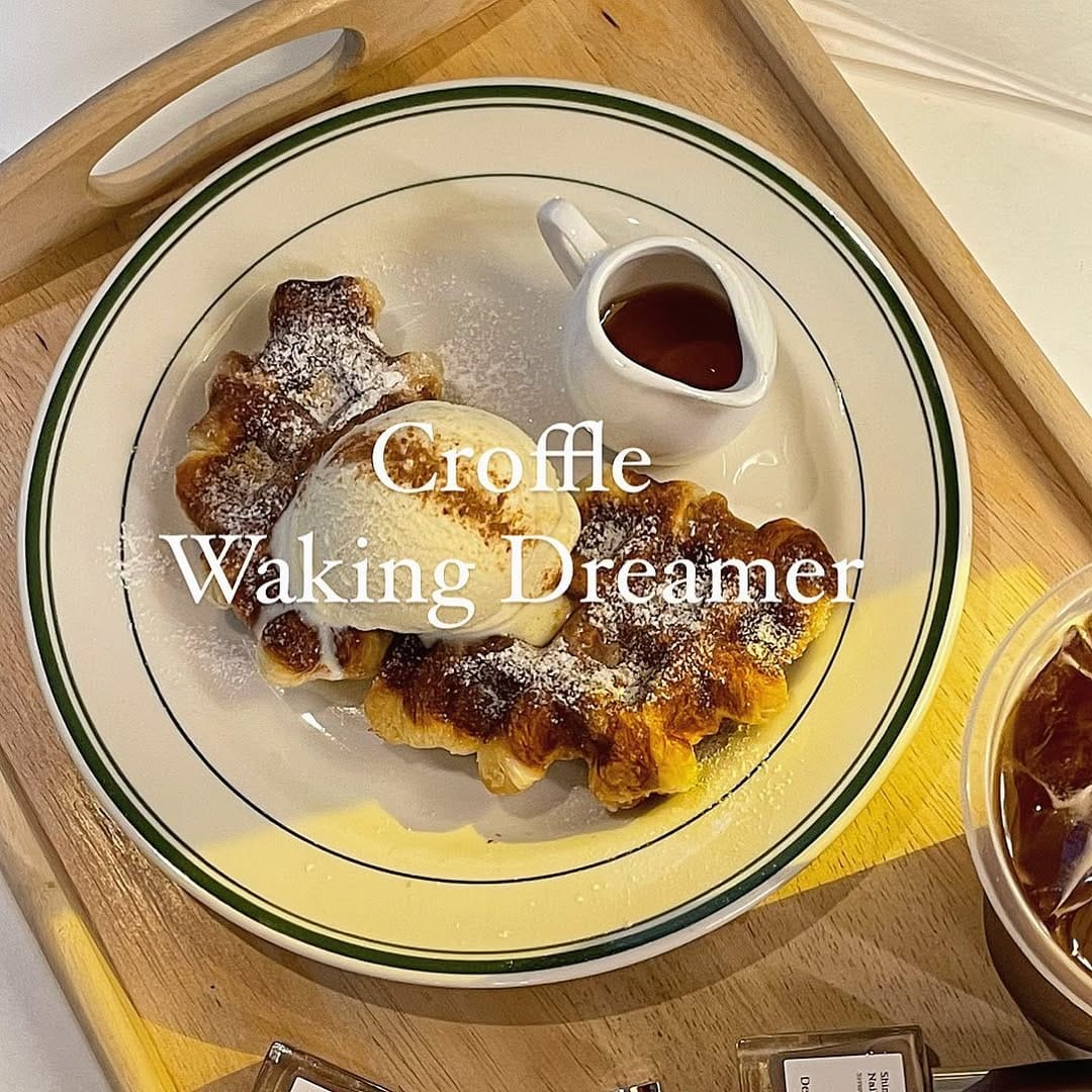 Post 9 by 웨이킹 드리머 Waking Dreamer on Instagram (image)