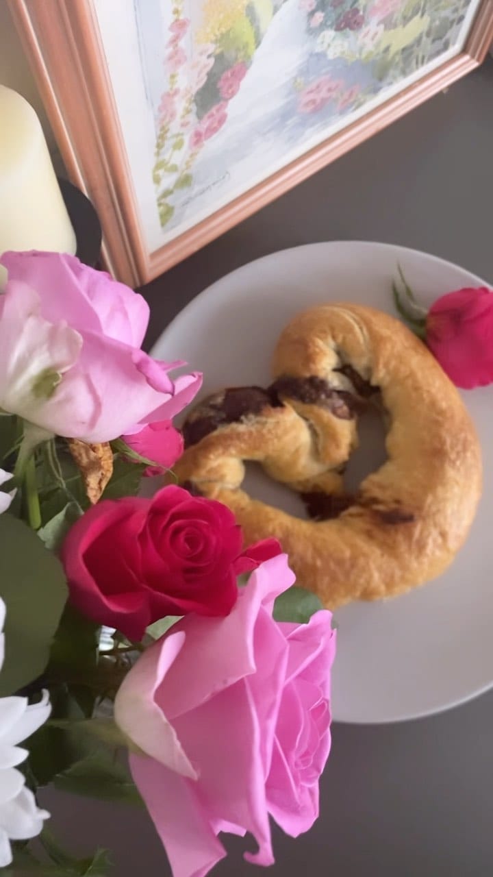 Post 6 by Amina Chebanova on Instagram (video)