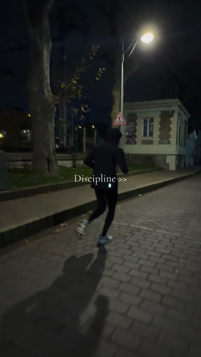 Post 2 by Simo Azzam on Instagram (video)