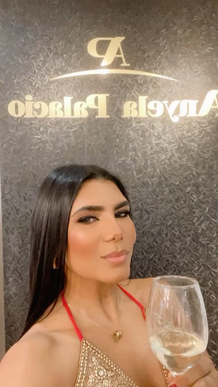 Post 6 by Anyela Palacio on Instagram (video)