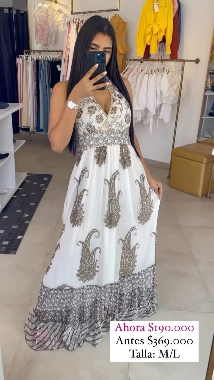 Post 3 by Anyela Palacio on Instagram (video)