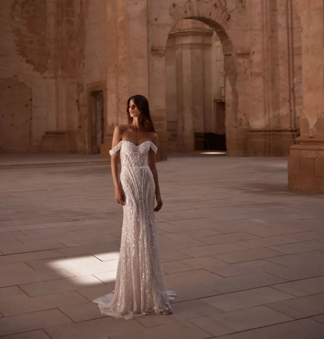 Post 6 by Boutique vestidos de novia ELYBRIDE on Instagram (carousel)