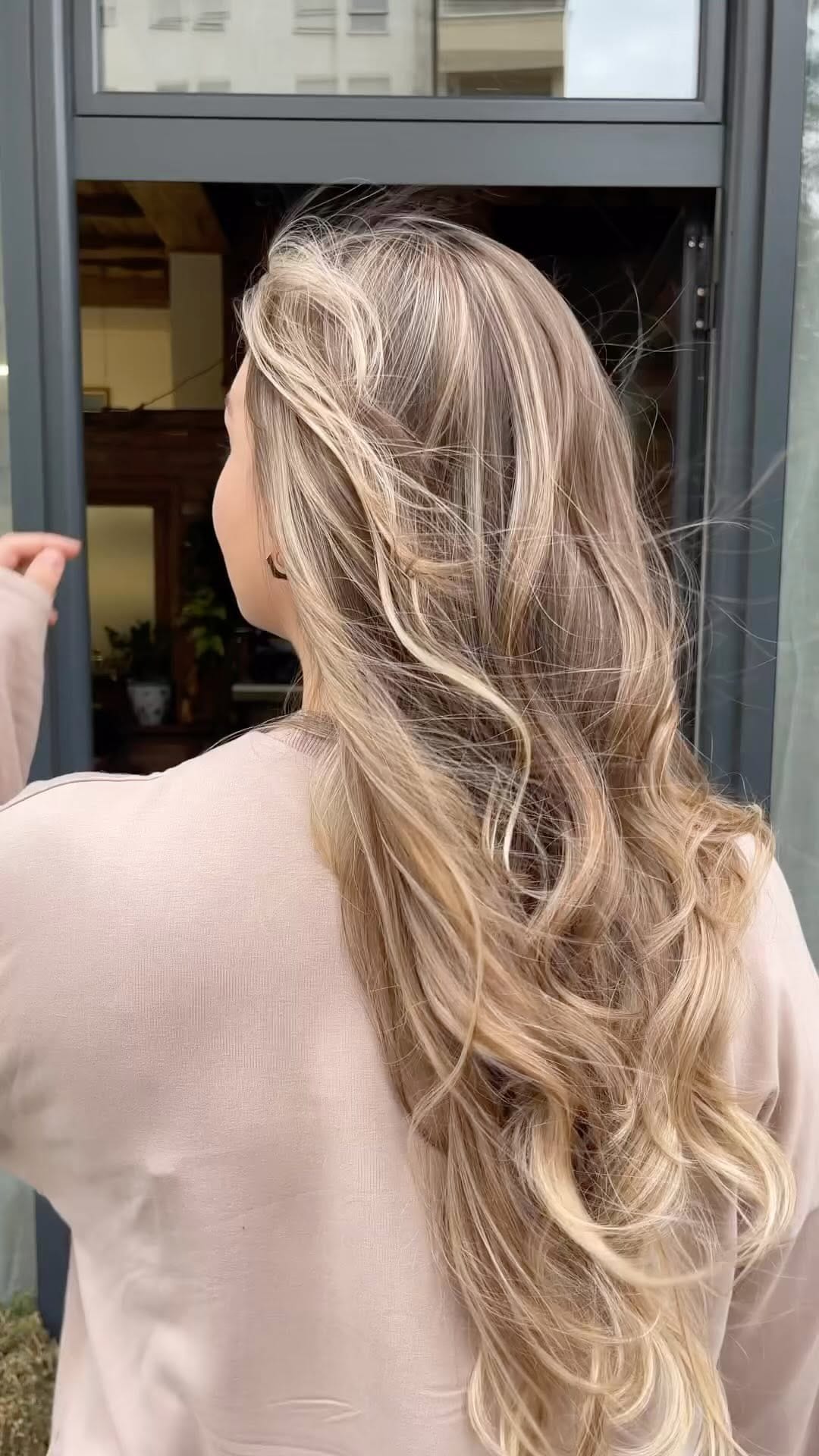 Post 10 by 02126442060 on Instagram (video)
